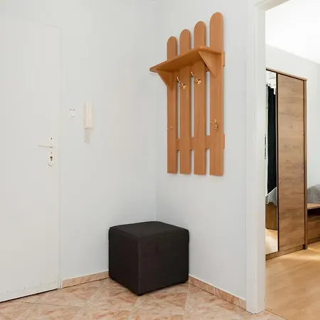 Jantar - Park Side Apartment